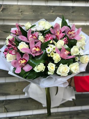 Букет цветов из: Розы и Хризантемы в Средней Елюзани