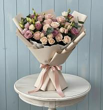Букет цветов из:  Розы и Лизиантусы в Средней Елюзани