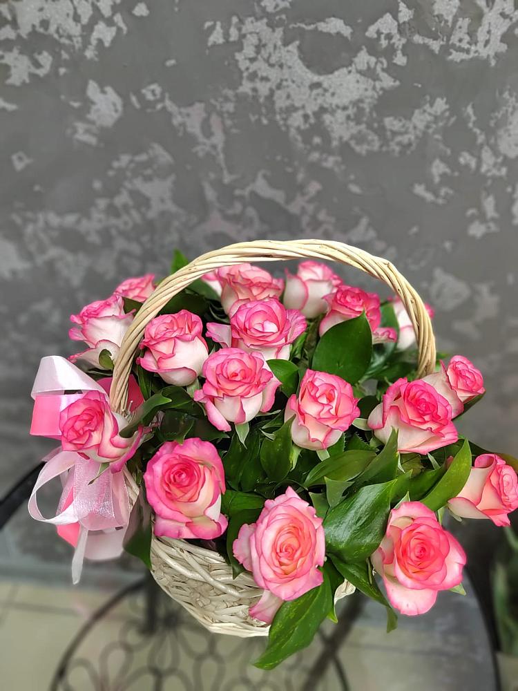Цветочная композиция из Розы в корзине в Средней Елюзани