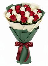 Букет Микс из красных и белых роз в Средней Елюзани