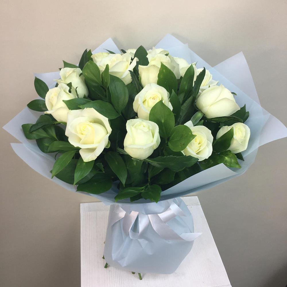 Букет 15 Белых роз Проуд в Средней Елюзани