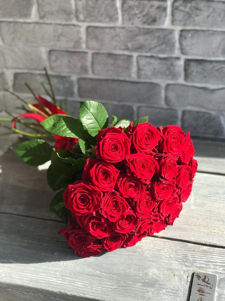 Букет Красные розы Фридом в Средней Елюзани