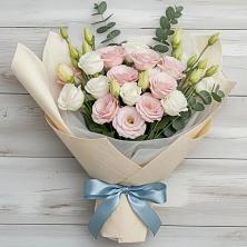 Букет цветов из:  Лизиантусы в Средней Елюзани