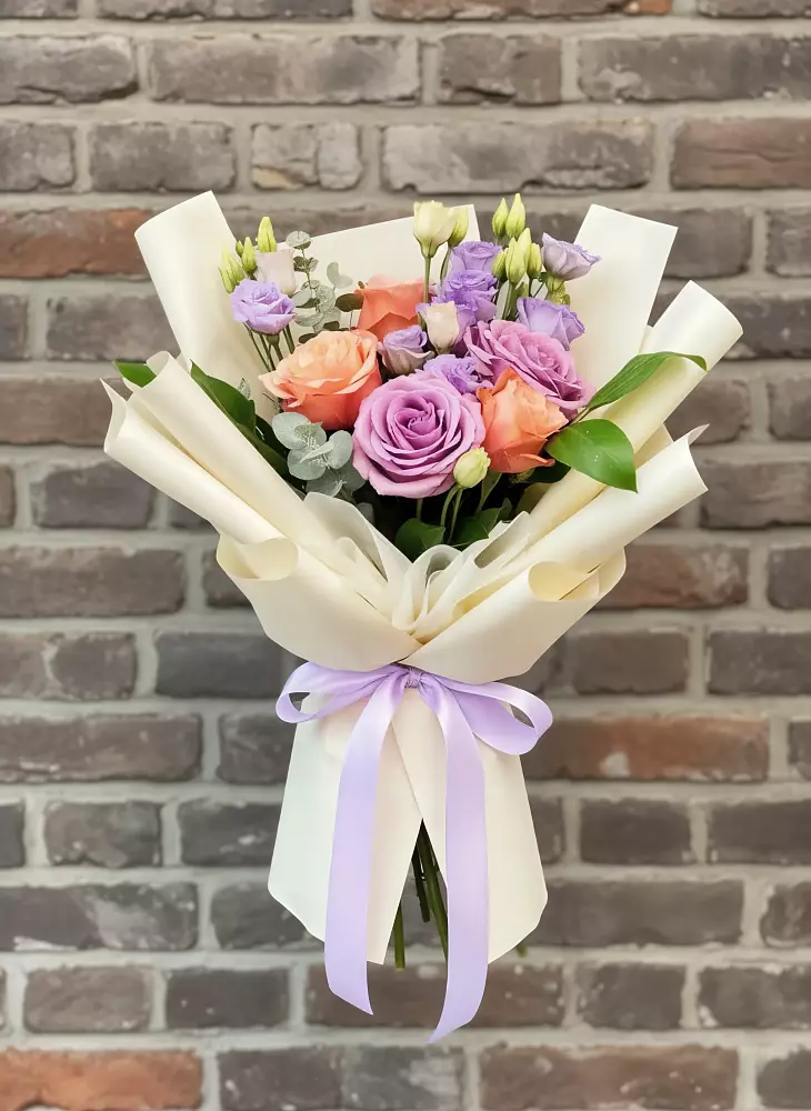 Букет цветов из: Лизиантусы и Розы в Средней Елюзани