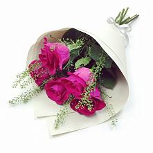 Букет цветов из:  Розы в Средней Елюзани
