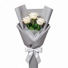 Букет 3 белые розы в Средней Елюзани
