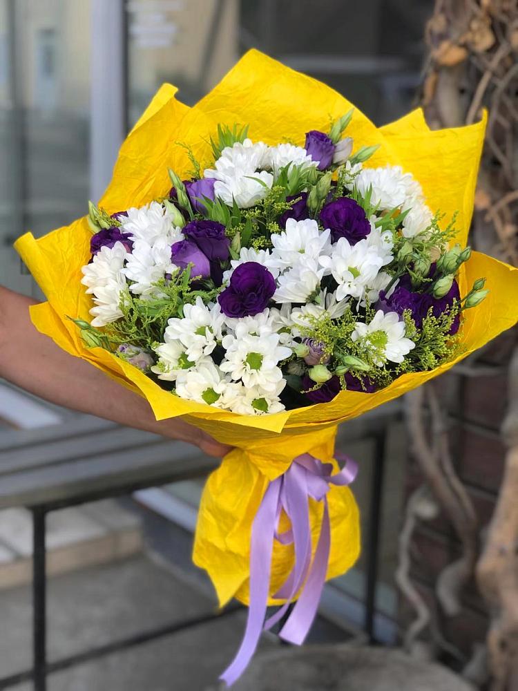 Букет цветов из: Ирисы, Хризантемы и Ромашки в Средней Елюзани