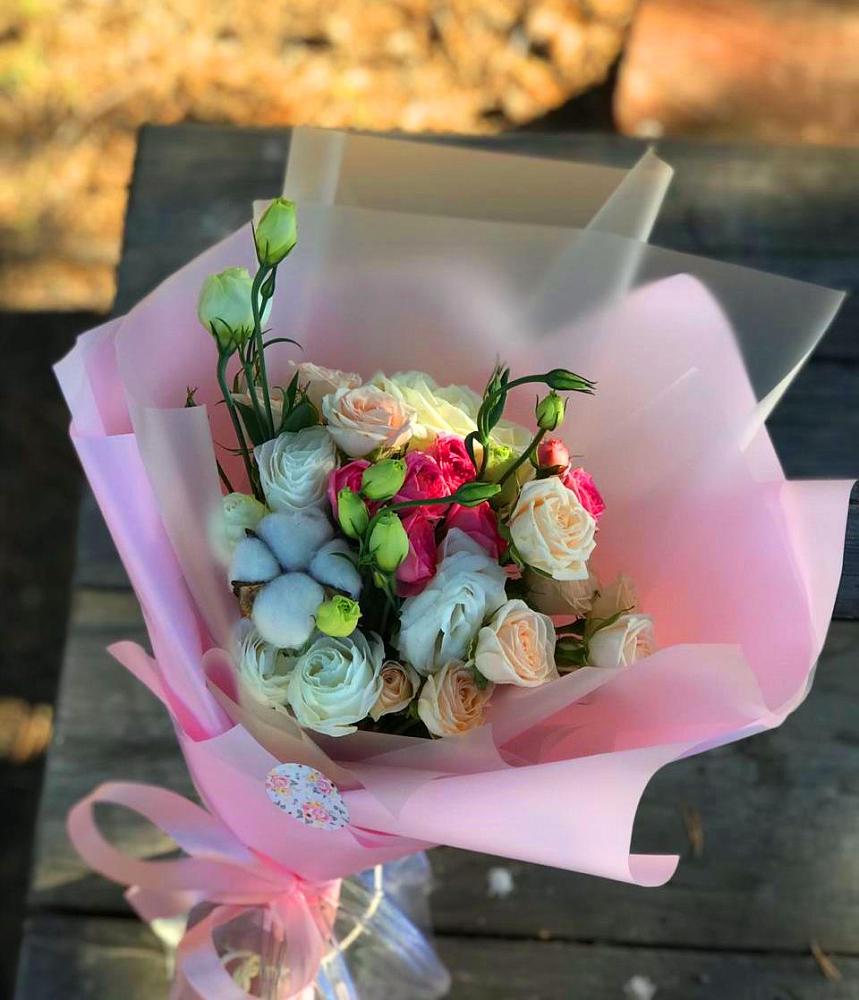 Букет цветов из: Розы и Лизиантусы в Средней Елюзани