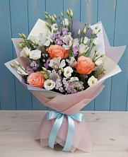 Букет цветов из:  Лизиантусы, Розы, Альстромерии и Гипсофила в Средней Елюзани