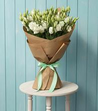 Букет цветов из:  Лизиантусы в Средней Елюзани