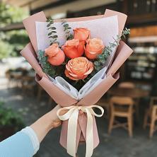 Букет цветов из:  Розы в Средней Елюзани