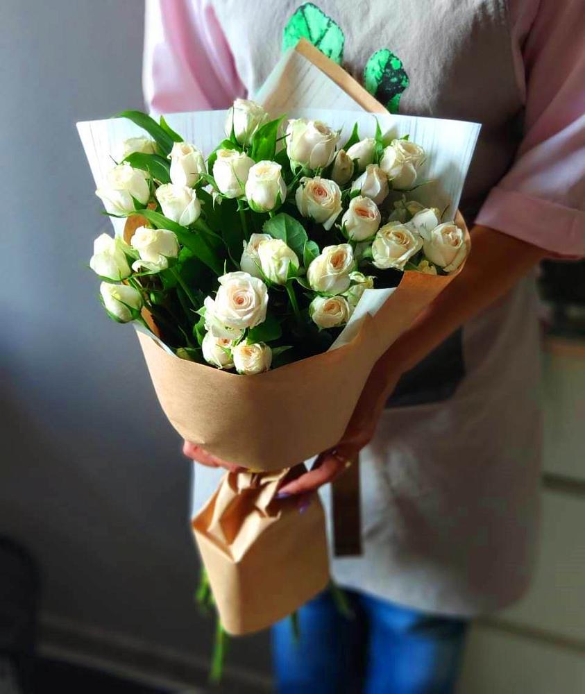 Букет цветов из: Розы в Средней Елюзани