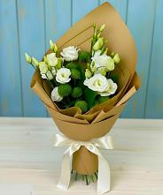 Букет цветов из:  Хризантемы и Лизиантусы в Средней Елюзани