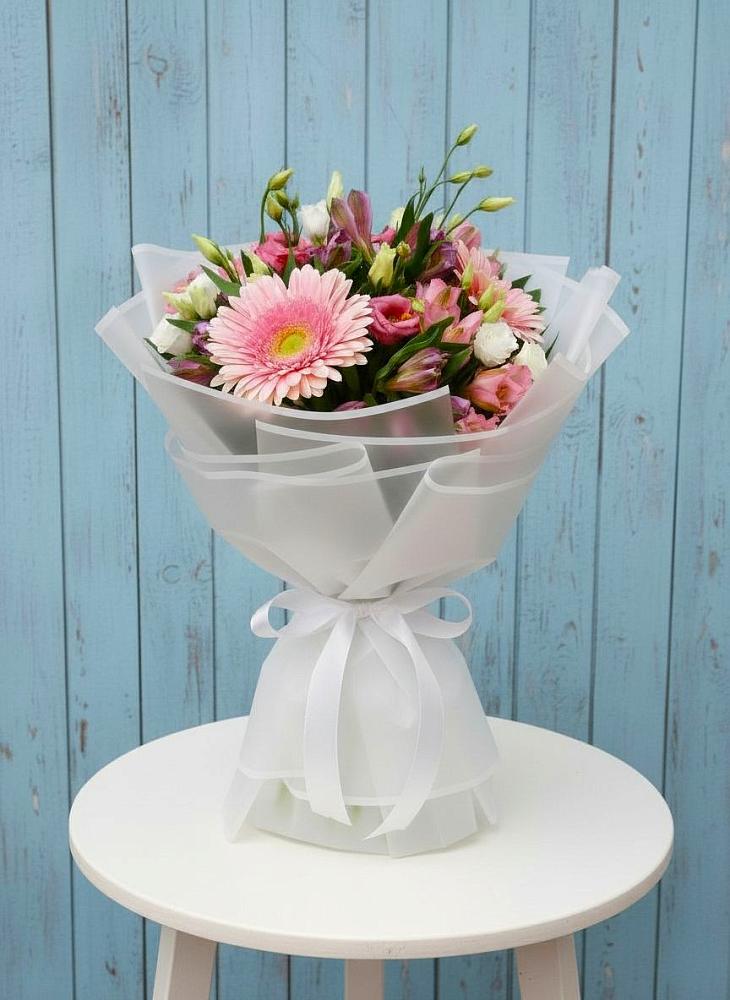 Букет цветов из: Герберы, Альстромерии и Лизиантусы в Средней Елюзани