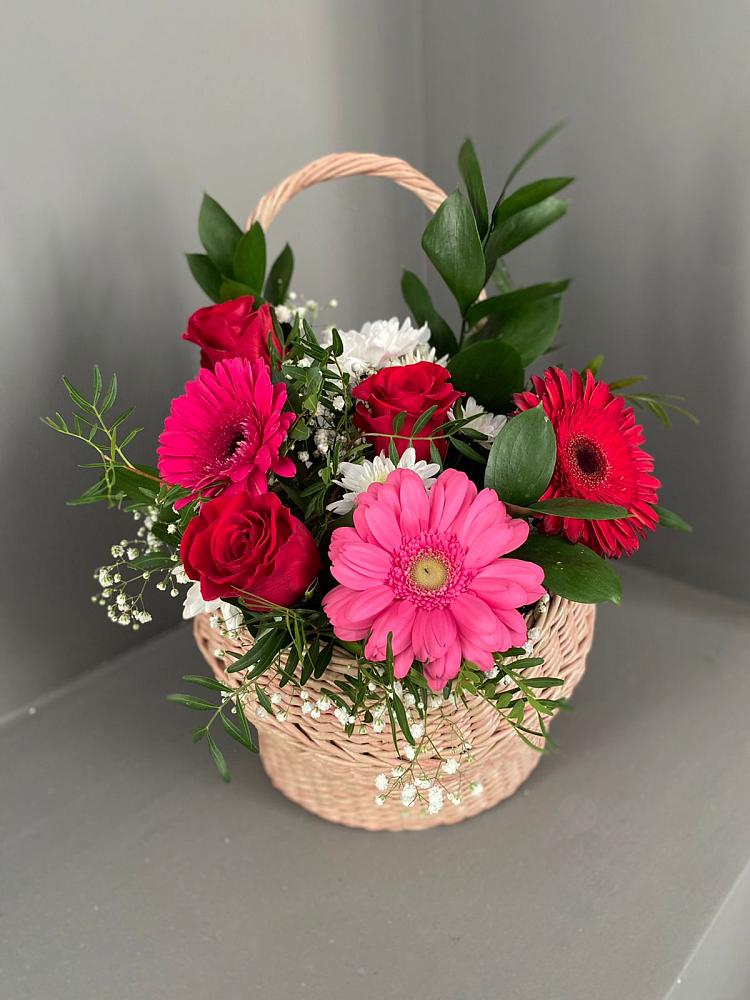 Цветочная композиция из Розы, Хризантемы и Герберы в корзине в Средней Елюзани