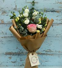 Букет цветов из:  Розы и Лизиантусы в Средней Елюзани