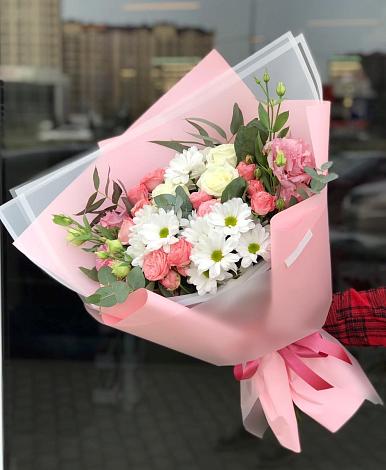 Букет цветов из: Розы, Лизиантусы и Хризантемы в Средней Елюзани