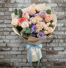 Букет цветов из:  Розы, Лизиантусы и Гвоздики #REPLACE_PRED# Средней Елюзани