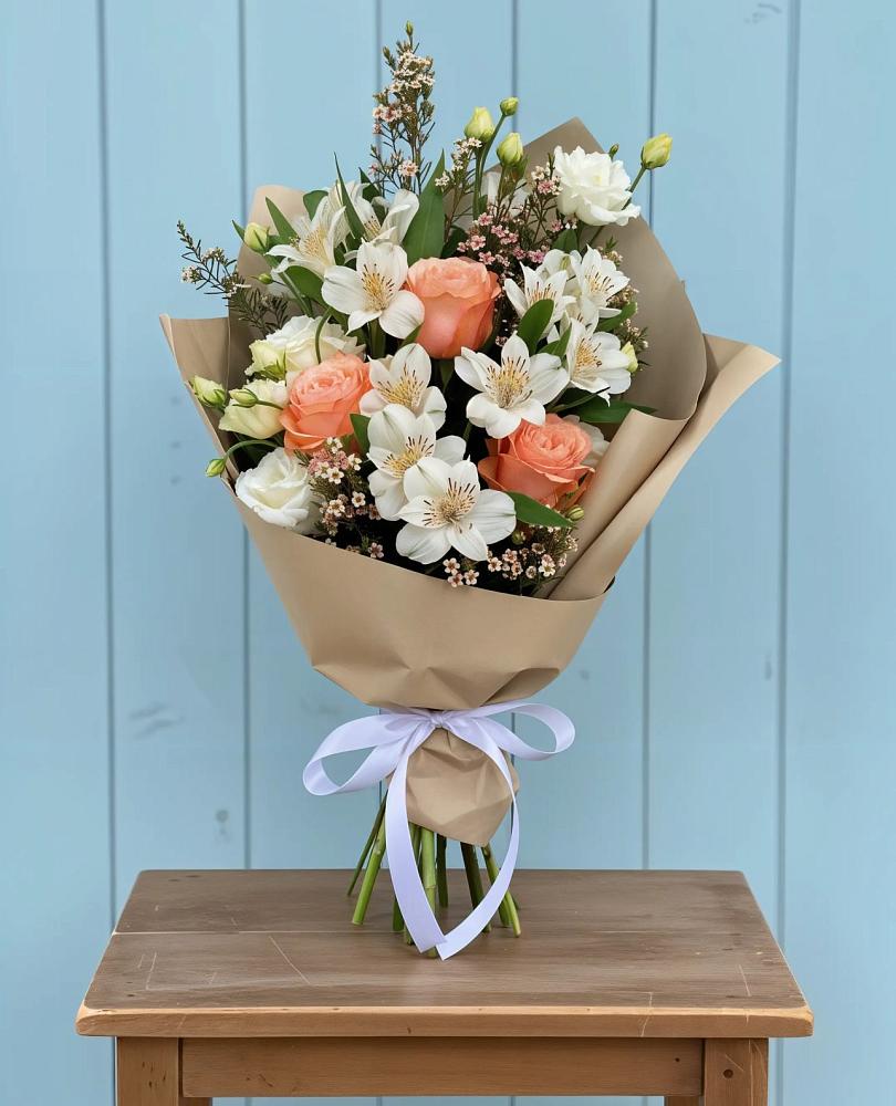 Букет цветов из: Альстромерии, Лизиантусы, Розы и Хризантемы в Средней Елюзани