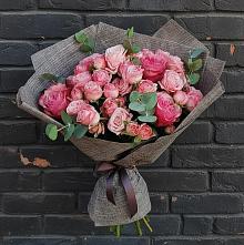 Букет цветов из:  Розы в Средней Елюзани