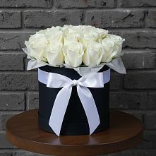 Цветочная композиция из Розы в шляпной коробке #REPLACE_PRED# Средней Елюзани