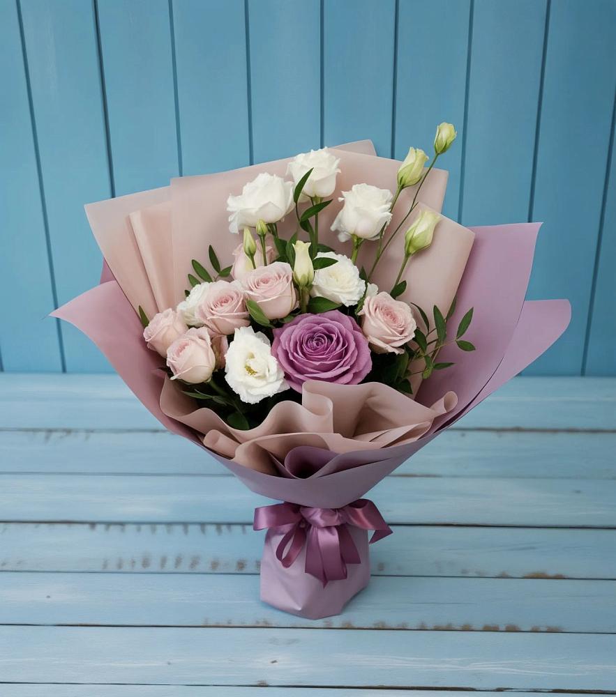 Букет цветов из: Розы и Лизиантусы в Средней Елюзани